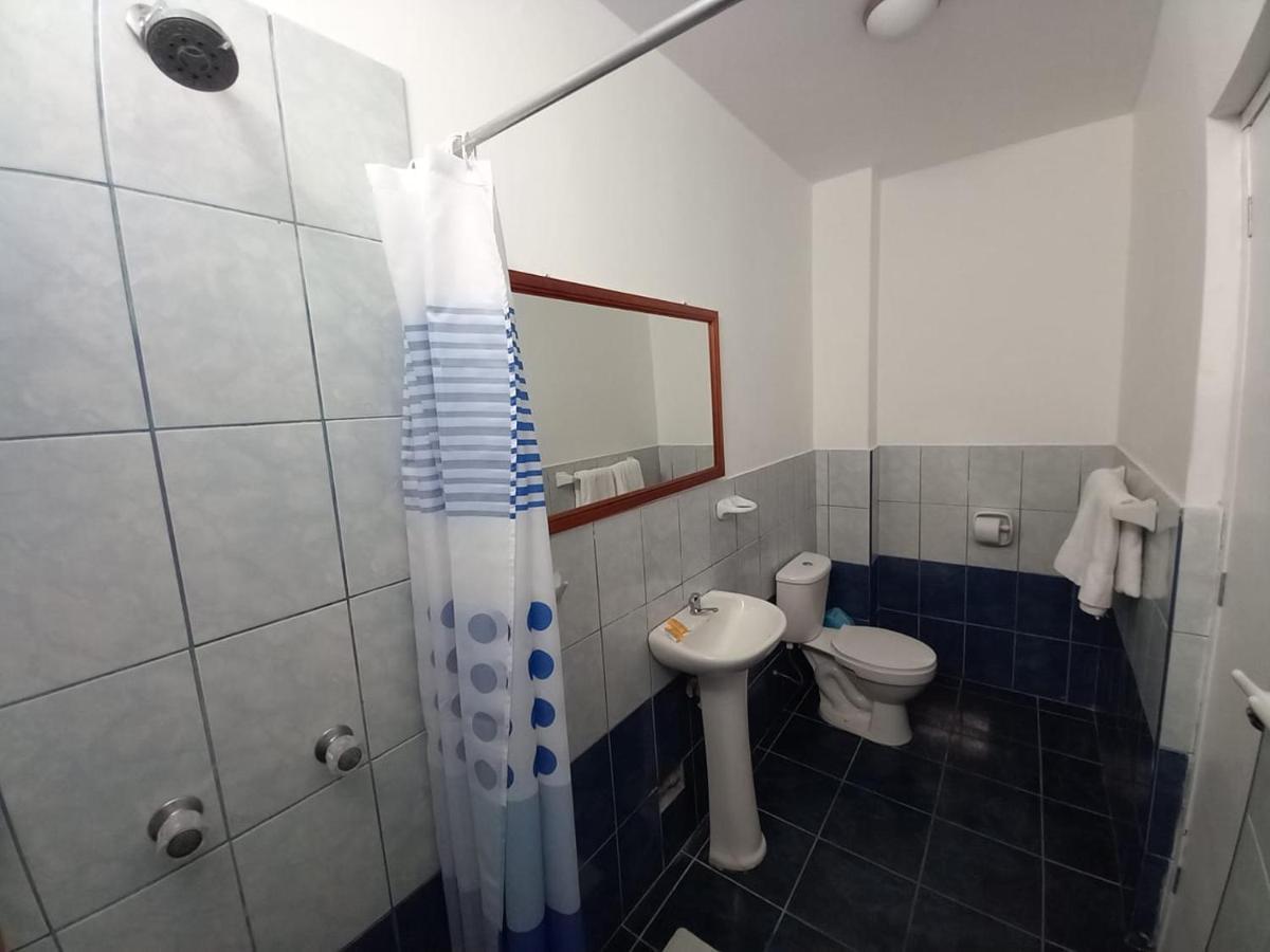 Hostal Los Frayles Paracas Esterno foto