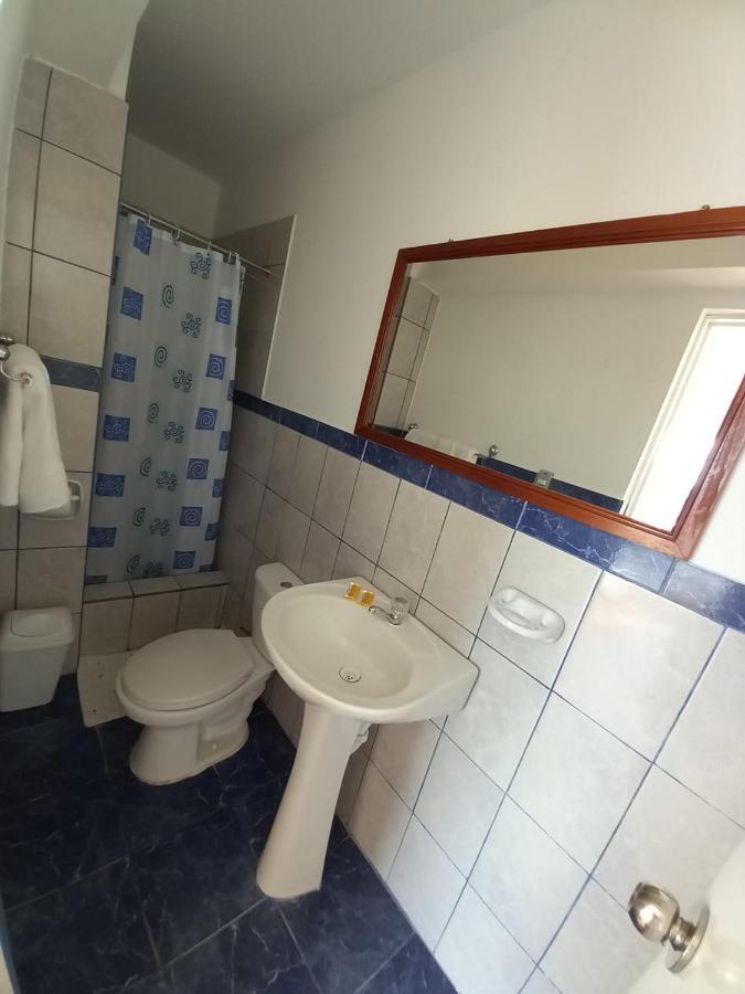 Hostal Los Frayles Paracas Esterno foto