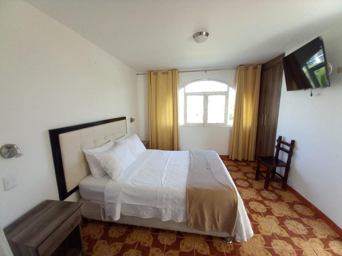 Hostal Los Frayles Paracas Esterno foto