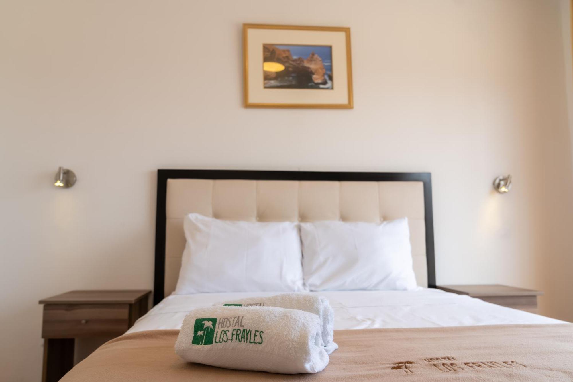 Hostal Los Frayles Paracas Esterno foto