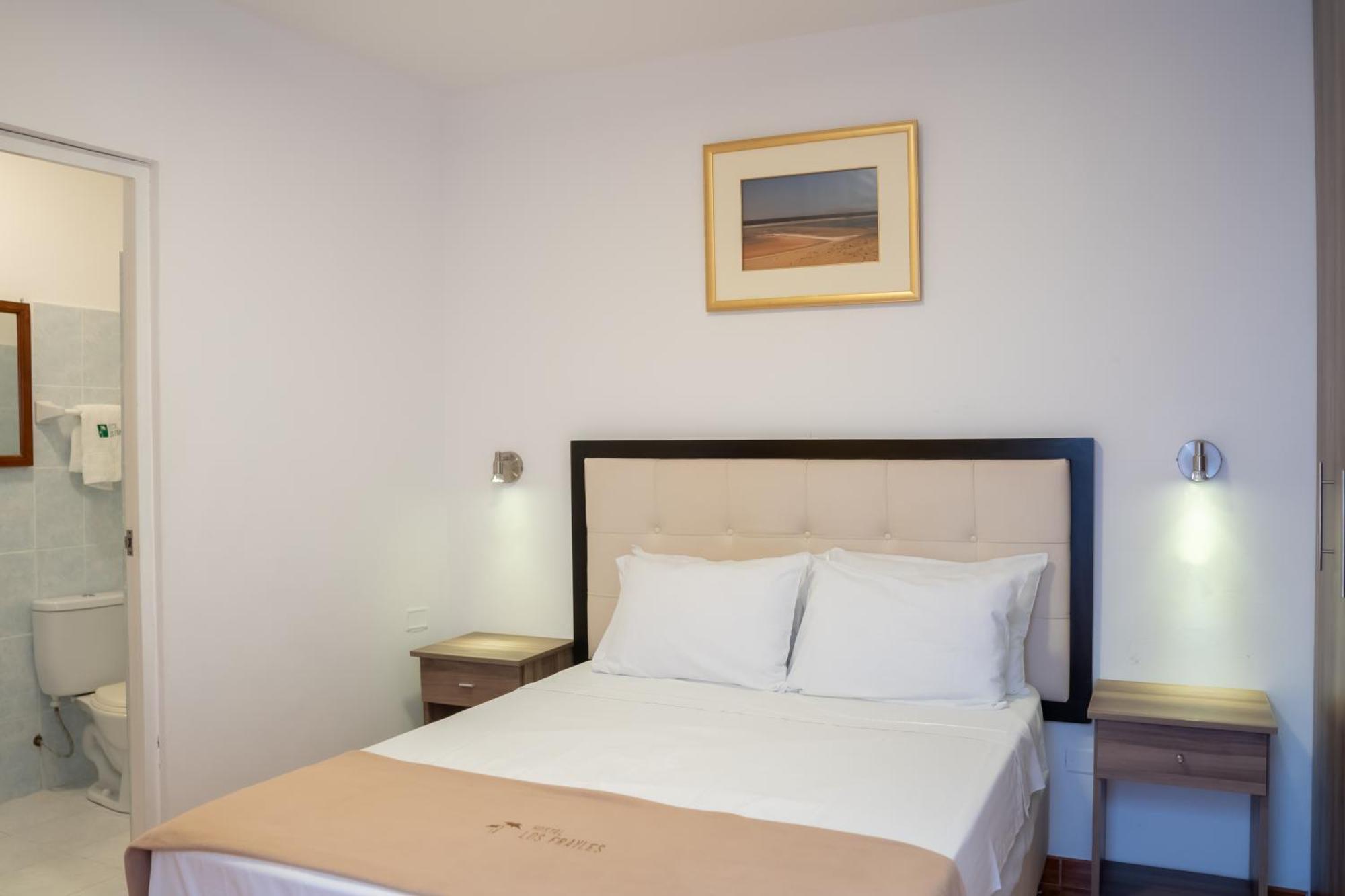 Hostal Los Frayles Paracas Esterno foto