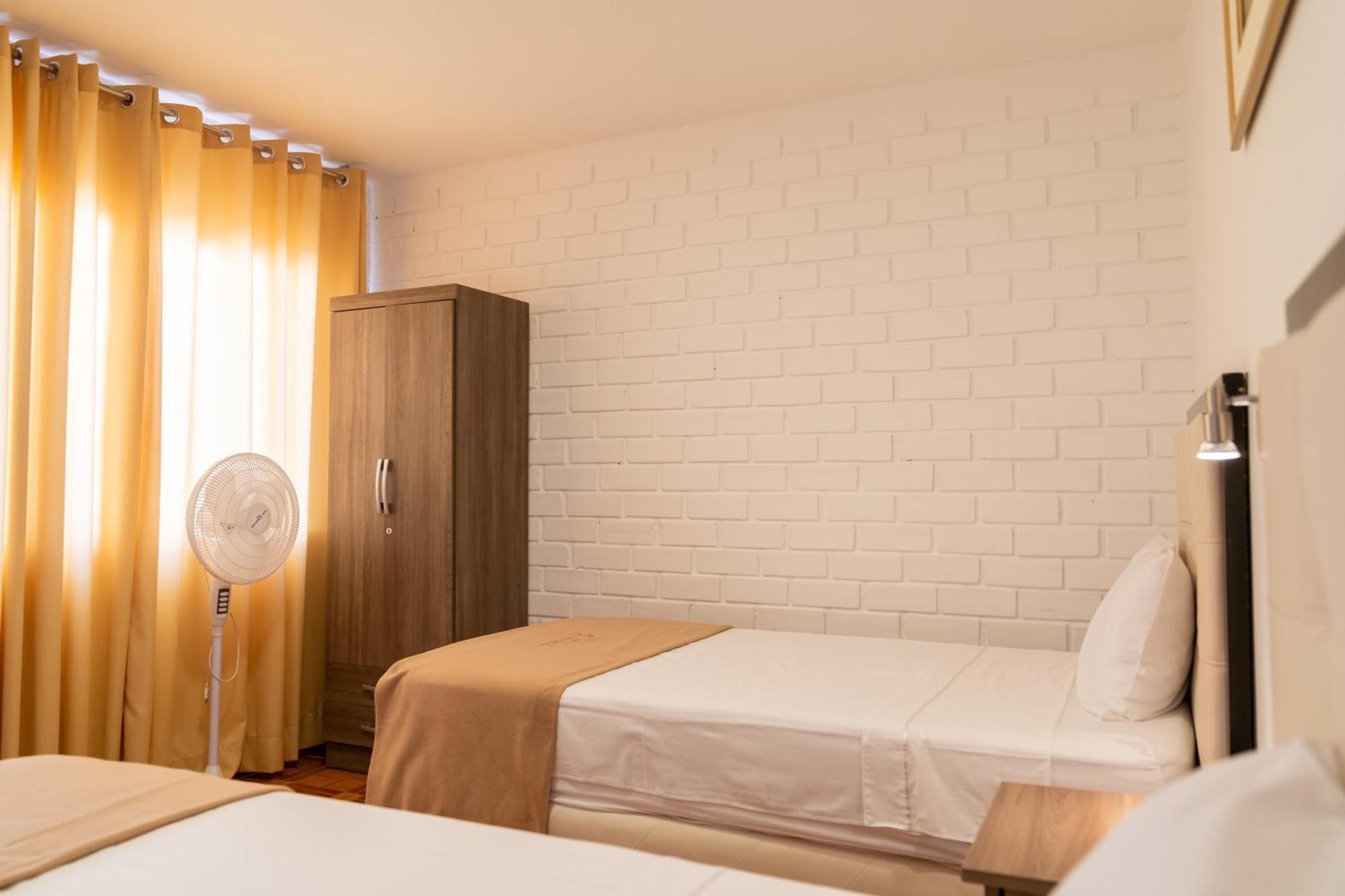 Hostal Los Frayles Paracas Esterno foto