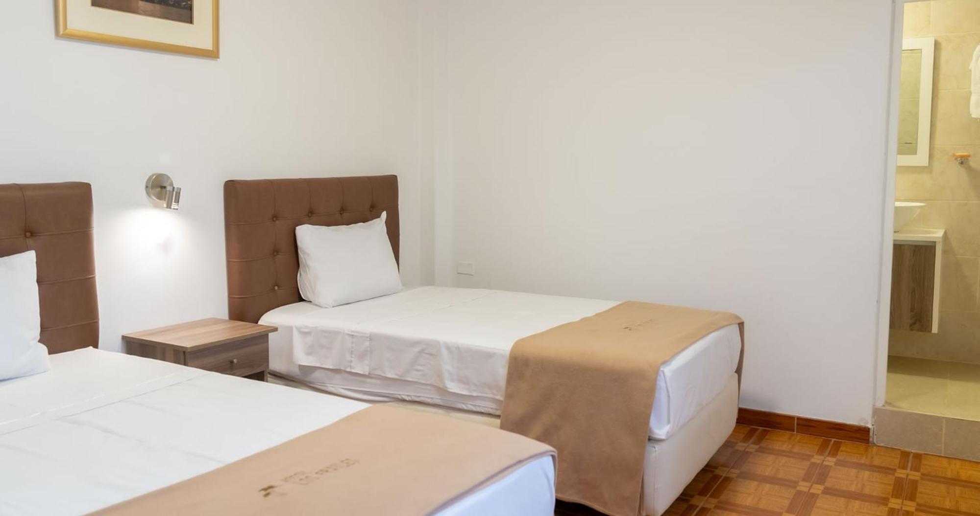 Hostal Los Frayles Paracas Esterno foto
