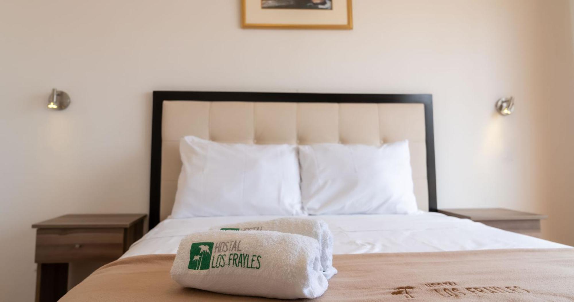 Hostal Los Frayles Paracas Esterno foto